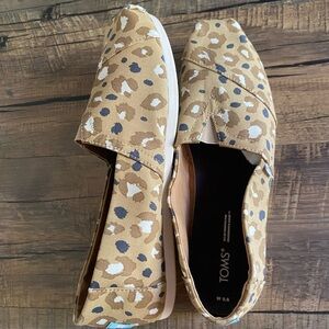 Toms Leopard Print Shoes 9.5